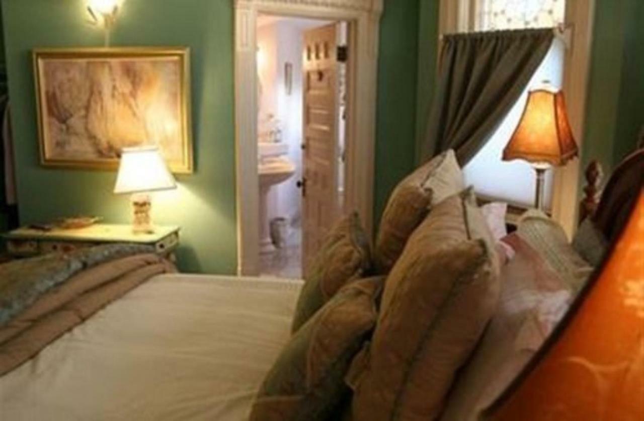 M&M Victorian Bed And Breakfast Marinette Exterior foto